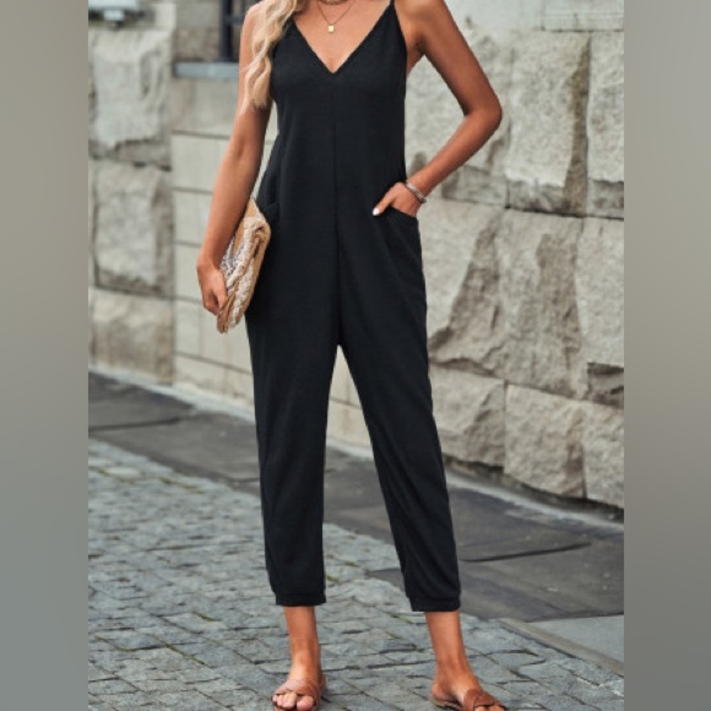 Black Textured Sleeveless V-Neck Pocketed Casual Jumpsuit